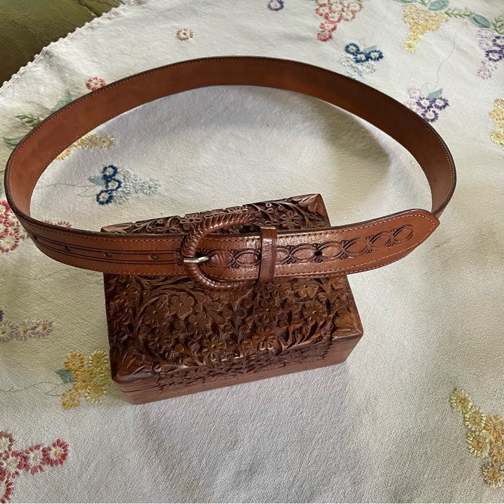 Vintage Hand Tooled Western Brown Leather Belt. Unisex 43" Excluding Buckle - Picture 2 of 16
